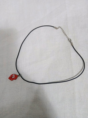 Necklace lips pendant with rhinestones like new
