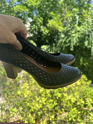Tamaris Navy Leather Summer Perforated Pumps new, size 38