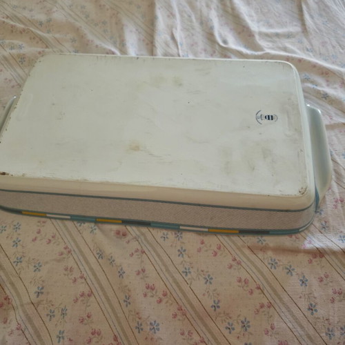 Pyrex porcelain baking dish like new, Ionia Porcelain