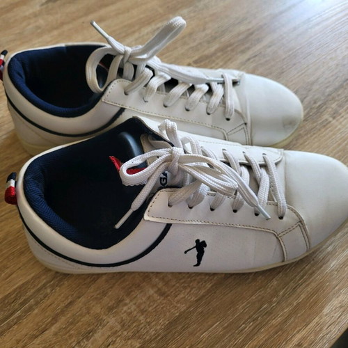 Calgary athletic shoes like new, size 39, white