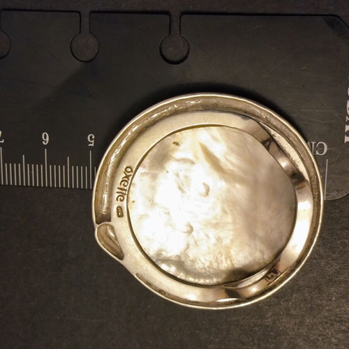 Oxette large impressive pendant with shell like new