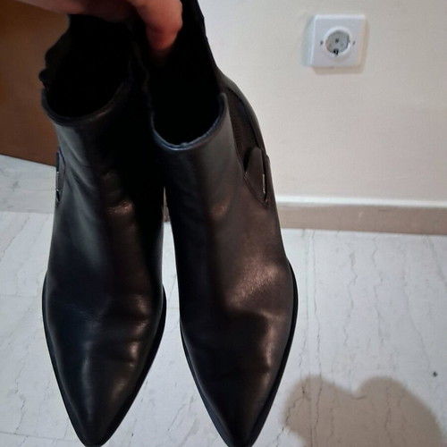 Nak women's leather ankle boots size 38 like new, black with elastic