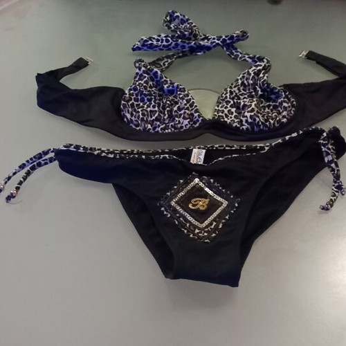 Bikini animal print medium size, like new, with underwire bra