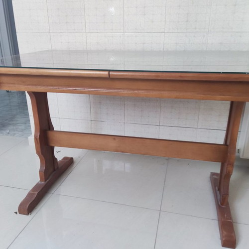 Kitchen table solid wood extendable used with protective glass