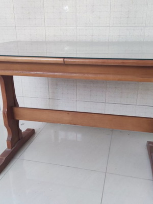 Kitchen table solid wood extendable used with protective glass