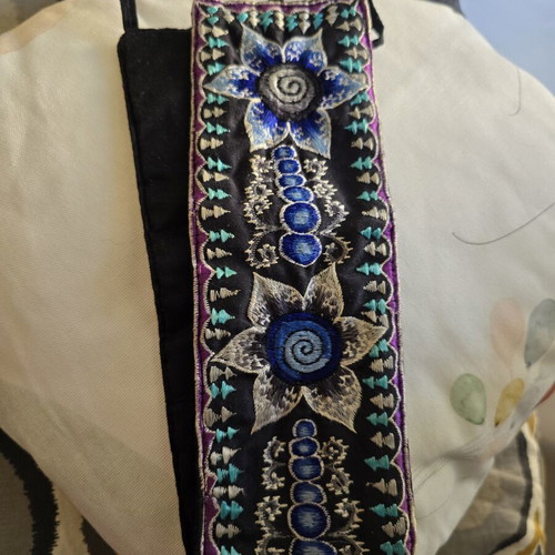 Vintage belt with laces and inner pocket like new, adjustable, black multicolor