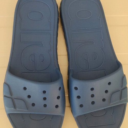 Arena Flip-Flops Like New, Size 39, Blue