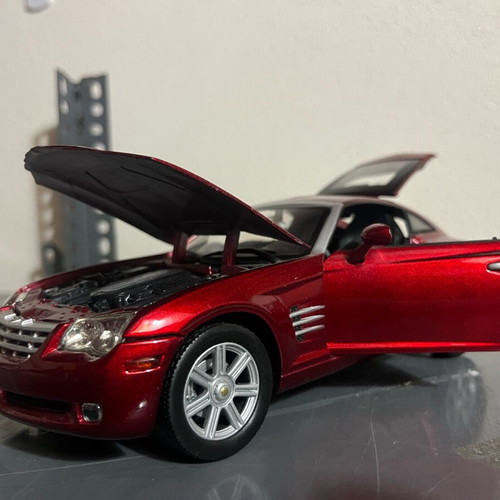 1:18 model car red like new