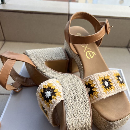 Exe platform sandals like new, size 37, beige and yellow