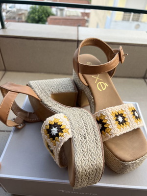 Exe platform sandals like new, size 37, beige and yellow