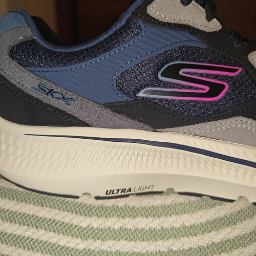 Skechers GO RUN Consistent 2.0 athletic shoes new, black and blue
