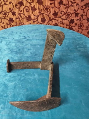 Tsagkaris Tripod used, shoemaking tool