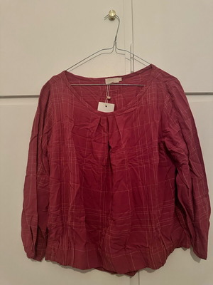Gaya women's blouse new, size Medium, red