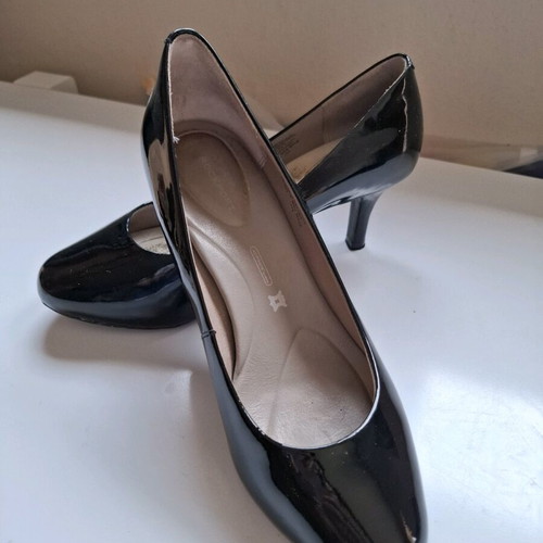 Rockport Black Pumps like new, leather patent 38 size