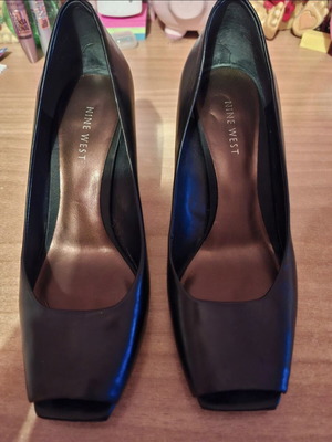 Nine West leather pumps like new, size 38, black