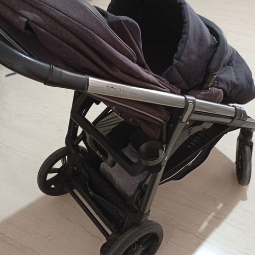Inglesina Aptica stroller like new with footmuff and rain cover