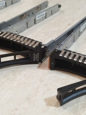 SFF IBM 45W8687 HDD tray caddy used, pack of 3 compatible with IBM Stormwize servers