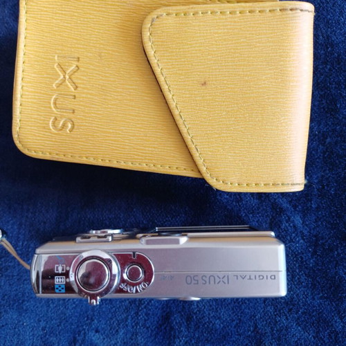 Canon IXUS 50 Digital Compact Camera 5.0MP with accessories