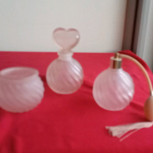 Vintage pink opaline toilet set like new, 3 pieces
