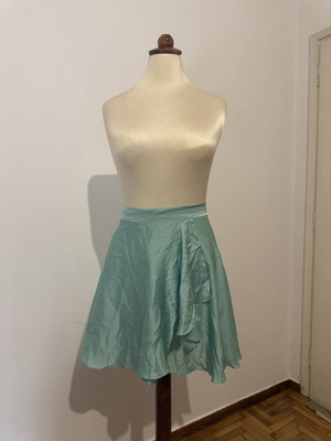 Satin skirt new, one size, ties like a pareo