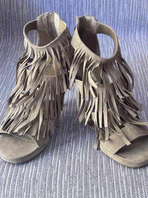 Maria Mare women's leather sandals with fringe, stiletto heel 12 cm, like new