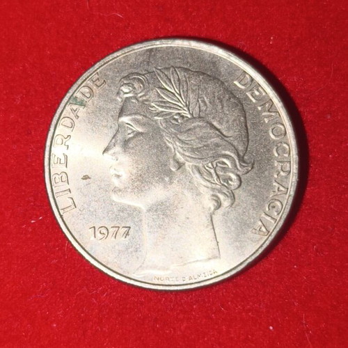 Portugal 25 Escudos Coin used
