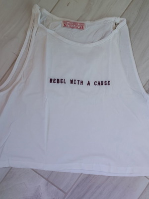 Crop top white Pull & Bear Rebel with a Cause like new, size M