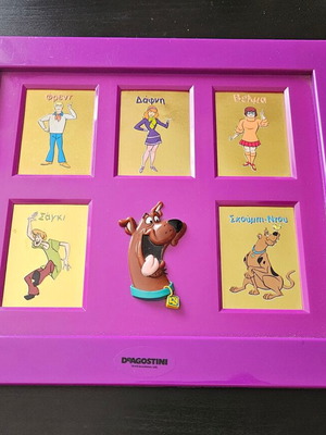 Scooby-Doo card collection like new with frame and car
