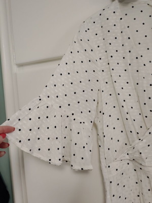 H&M dress like new, lightweight black and white