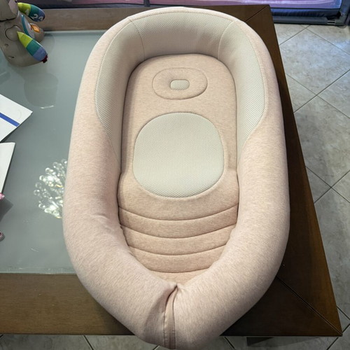 Inglesina Welcome Pod anatomical baby nest like new