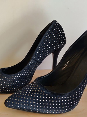 Pumps size 41 black new in box