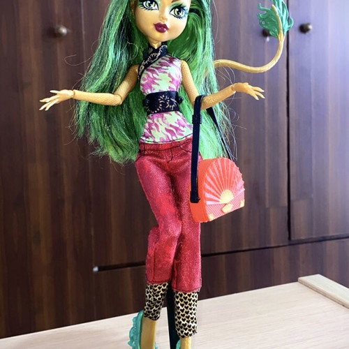 Monster High Jinafire Long doll used, New Scaremester 2013 complete outfit and stand