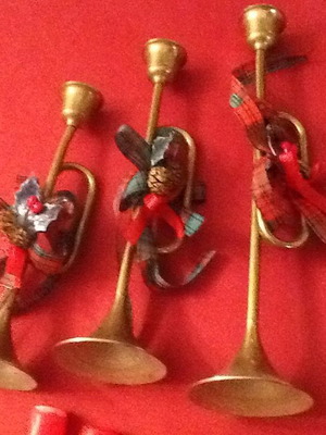 Bronze candlesticks trumpet design like new, set of 3 pieces