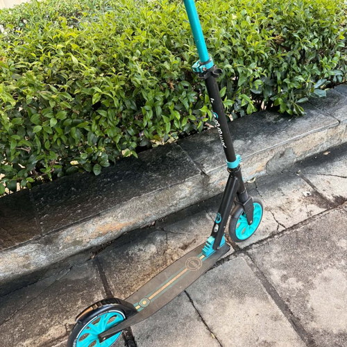 Globber NL 205 Teal scooter like new for kids and teens