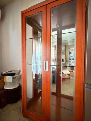 Beech wood showcase, dimensions H:1.85m, L:95cm, D:40cm