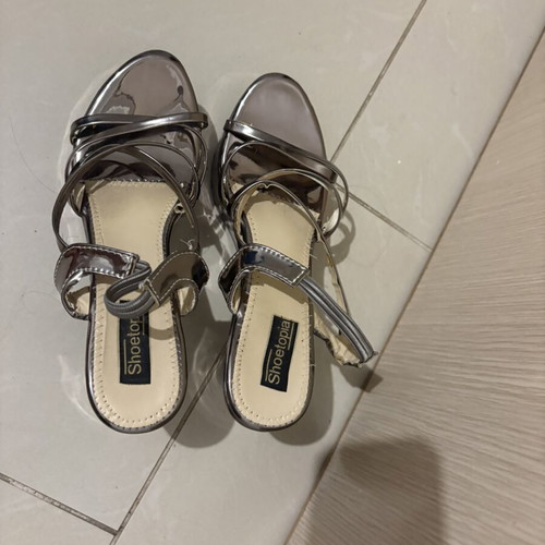 Heels like new, size 38.5, silver
