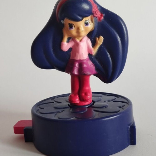 Strawberry Shortcake figures used, pack of 3