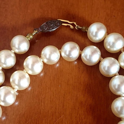 Vintage pearl necklace with fishhook clasp, like new