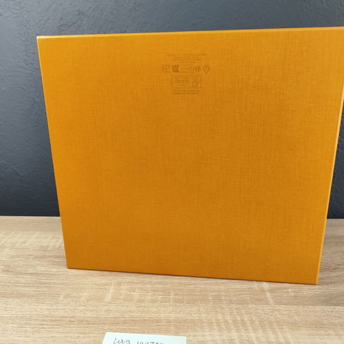Louis Vuitton box used, 30.5 x 28 x 11 cm