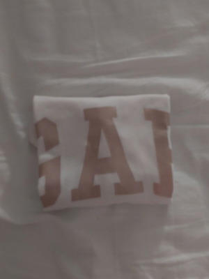 Gap white summer t-shirt with gold letters, size M