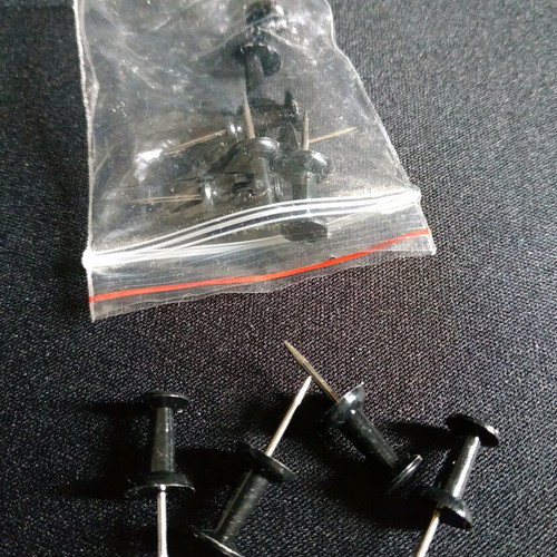 Push pins board used like new, pack of 11 pieces