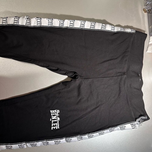 Benlee leggings black like new with seam unraveling