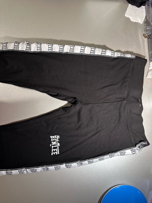 Benlee leggings black like new with seam unraveling