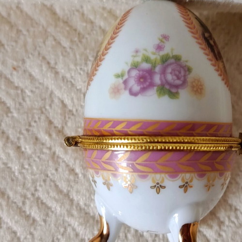 Limoges France egg jewelry box like new with female figures