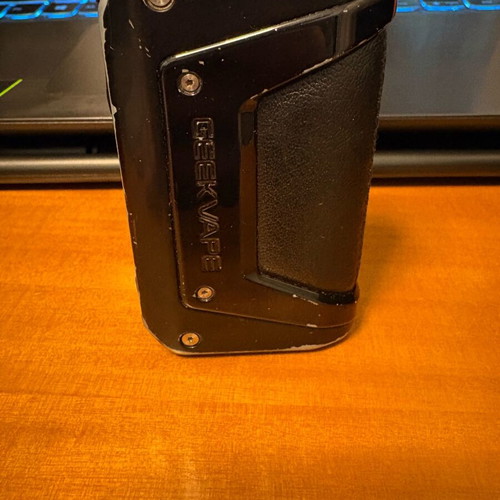 Geek Vape L200 and Zeus Sub-Ohm kit used with extra 4.5ml glass