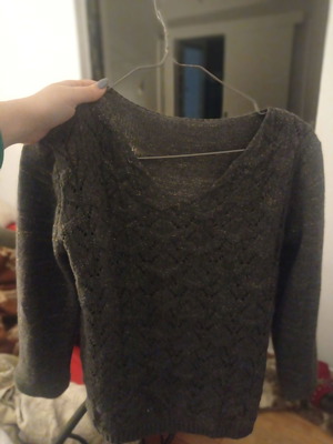 Grey pullover with golden thread detail