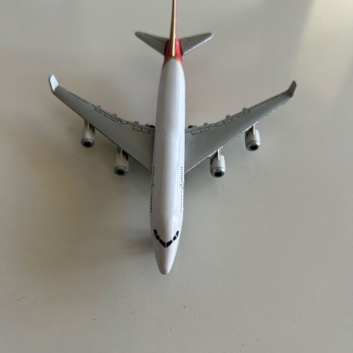 Metal airplane figure like new, static