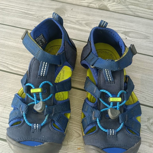 Keen sandals size 34, blue and green