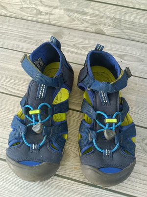 Keen sandals size 34, blue and green