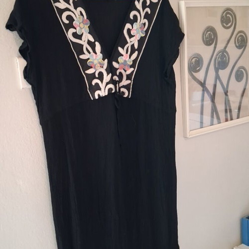Kaftan black with embroidery Viva like new, sizes S/M